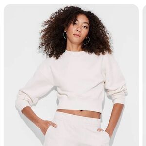 Wild fable women’s cropped sweatshirt, size xxs